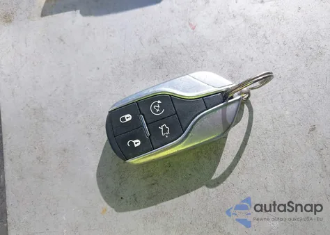 2022 Maserati Quattroporte Modena z USA, uszkodzony, nr VIN ZAM56YPM9N1391111